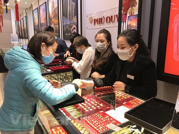Vàng trong nước tăng nhẹ, tỷ giá trung tâm giảm mạnh 33 đồng