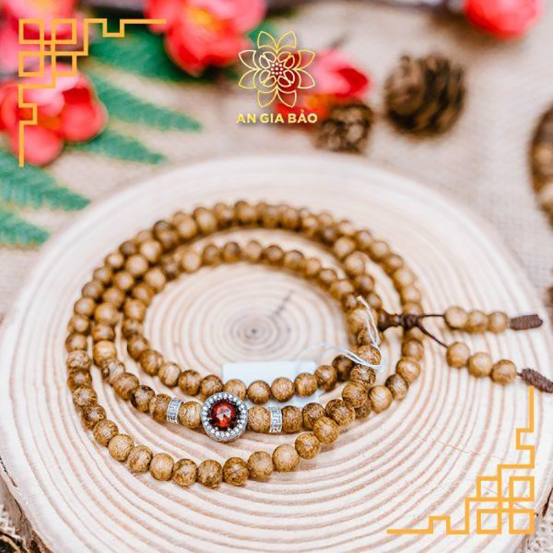 6 mẫu vòng tay trầm hương cho nữ 108 hạt được ưa chuộng