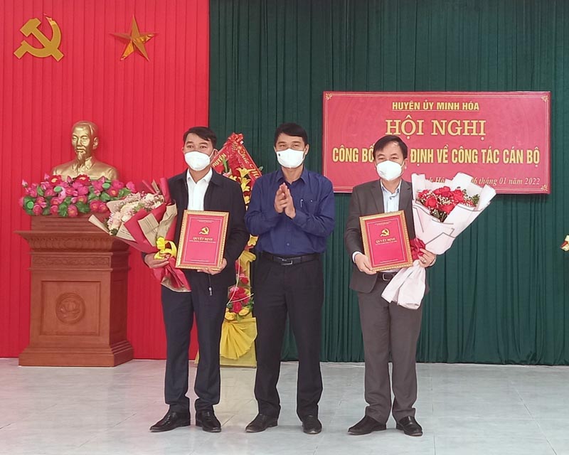 Minh Hóa: Công bố quyết định về công tác cán bộ