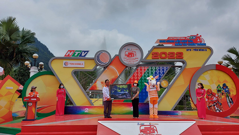 Lễ đón, trao thưởng chặng đua thứ 9 cuộc đua xe đạp toàn quốc 2022