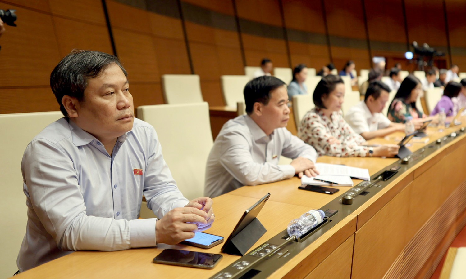 Tích cực thảo luận và tham gia các hoạt động quan trọng tại kỳ họp