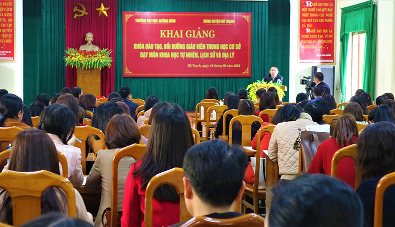 Khai giảng đào tạo, bồi dưỡng giáo viên THCS