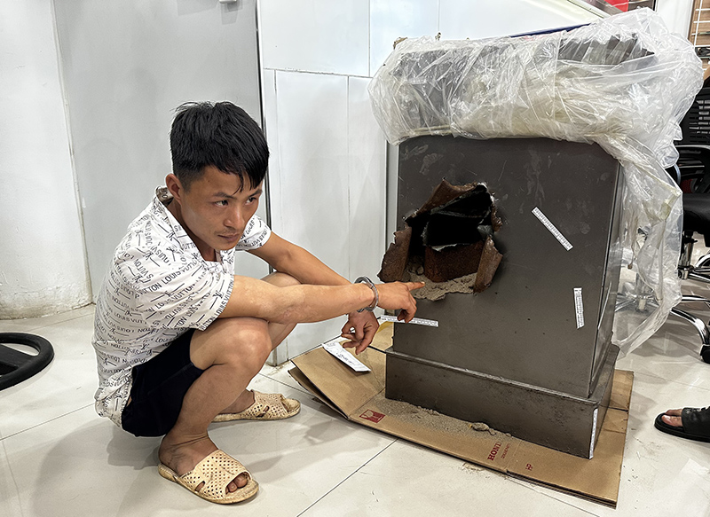 Bắt đối tượng phá két sắt trộm tài sản