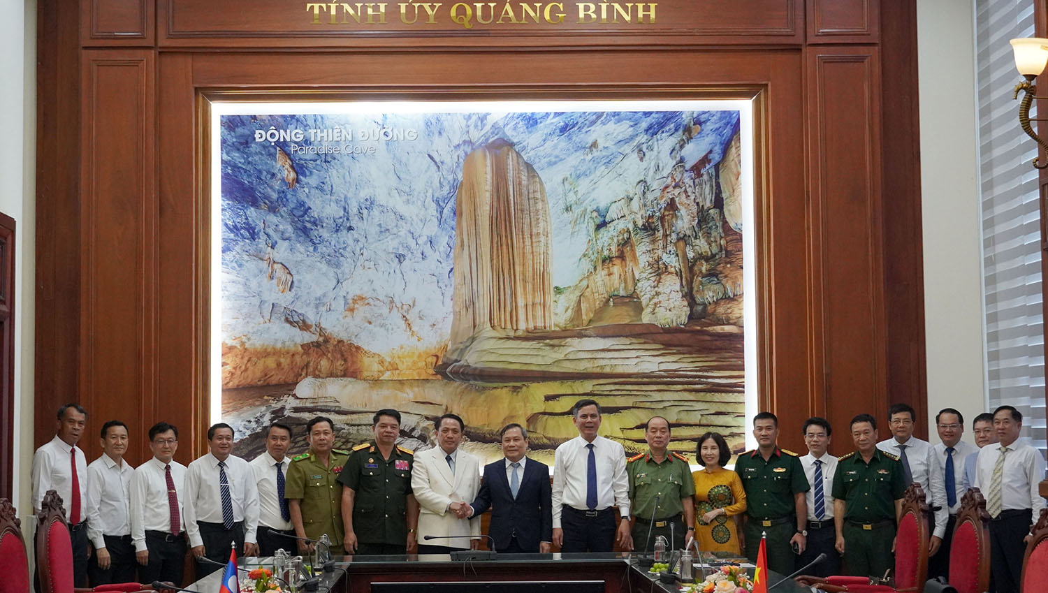 Các đồng chí lãnh đạo tỉnh tiếp xã giao đoàn đại biểu cấp cao tỉnh Sạ-vẳn-na-khệt