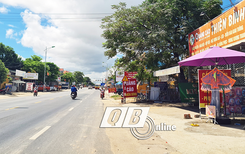 Quảng Ninh: "Nóng" tình trạng vi phạm hành lang an toàn giao thông