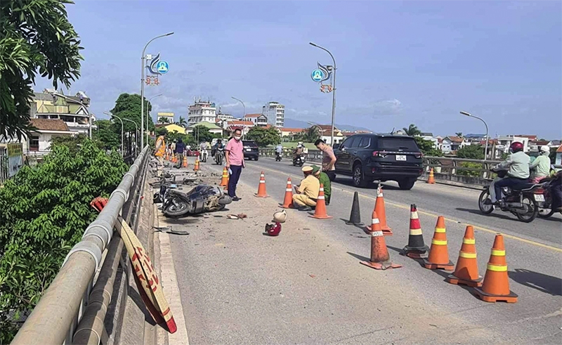 Tìm người làm chứng vụ tai nạn giao thông xảy ra tại cầu Thuận Lý