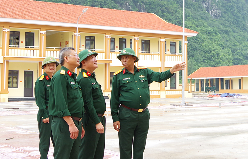 Kiểm tra công tác chuẩn bị di chuyển Sở Chỉ huy của Ban Chỉ huy Quân sự huyện Minh Hóa