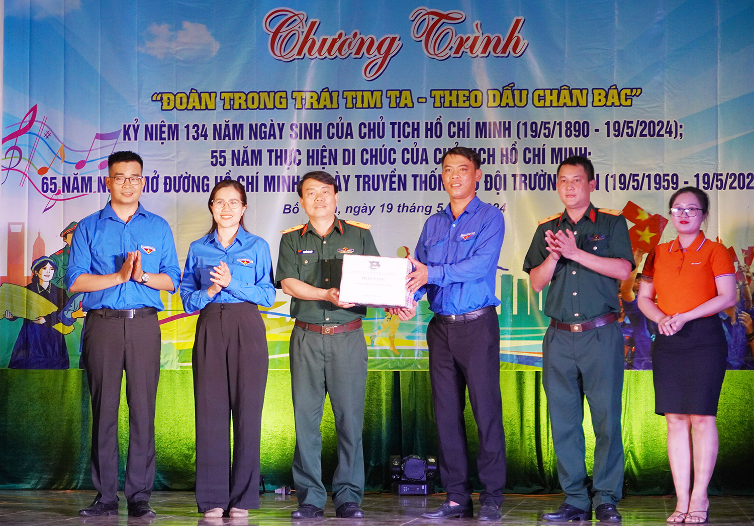 "Đoàn trong trái tim ta-Theo dấu chân Bác Hồ"