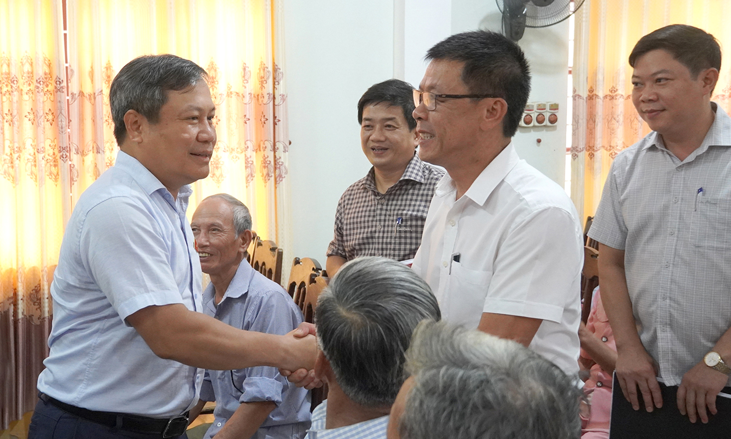 Đại biểu Quốc hội tiếp xúc cử tri tại huyện Tuyên Hóa