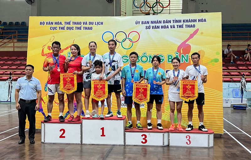 Quảng Bình giành nhiều huy chương tại giải cầu lông, bóng bàn gia đình toàn quốc