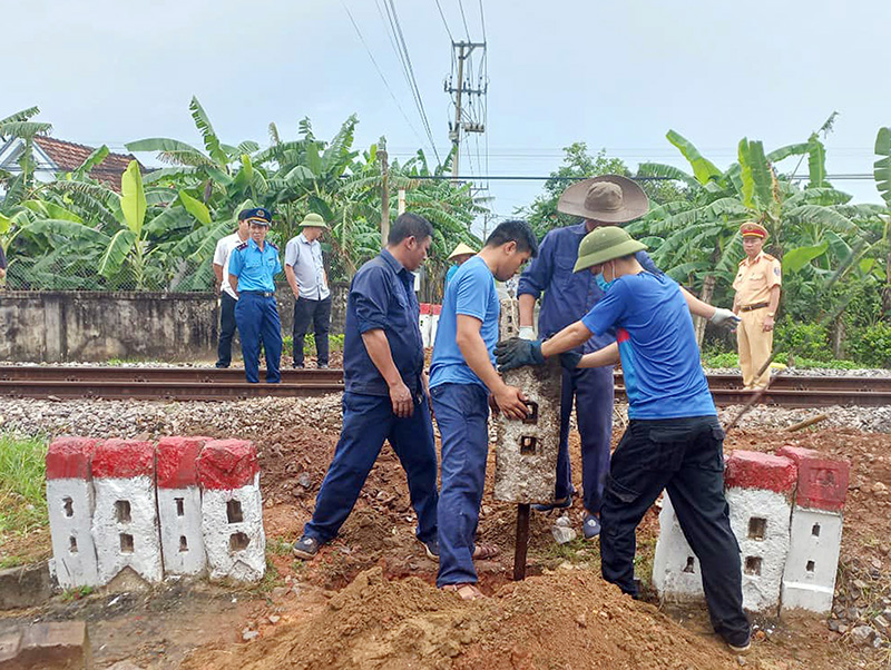 Xử lý nghiêm hành vi vi phạm quy định bảo vệ công trình đường sắt