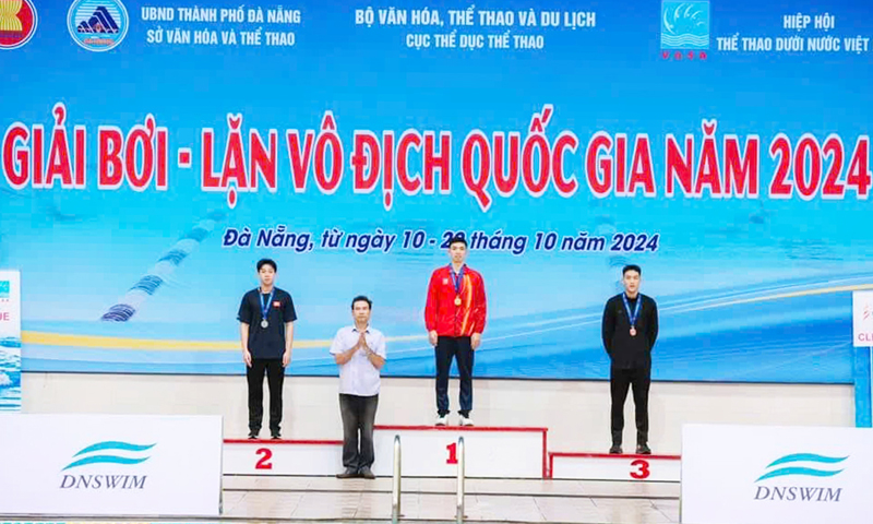 Nguyễn Huy Hoàng giành 4 huy chương vàng tại giải bơi, lặn vô địch quốc gia