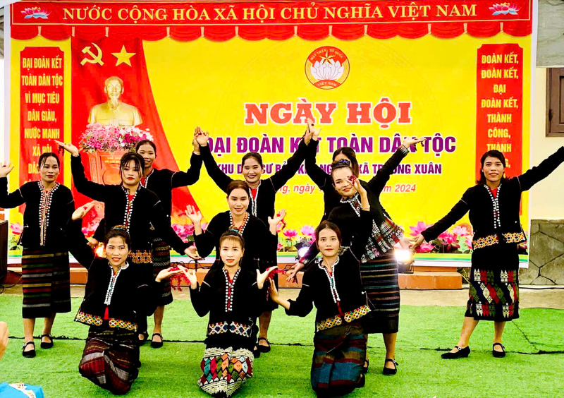 Nghe tiếng xuân về chạm bản!