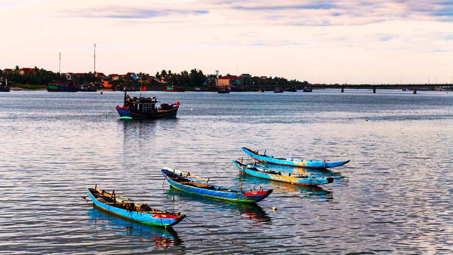 Dòng sông đi qua thành phố