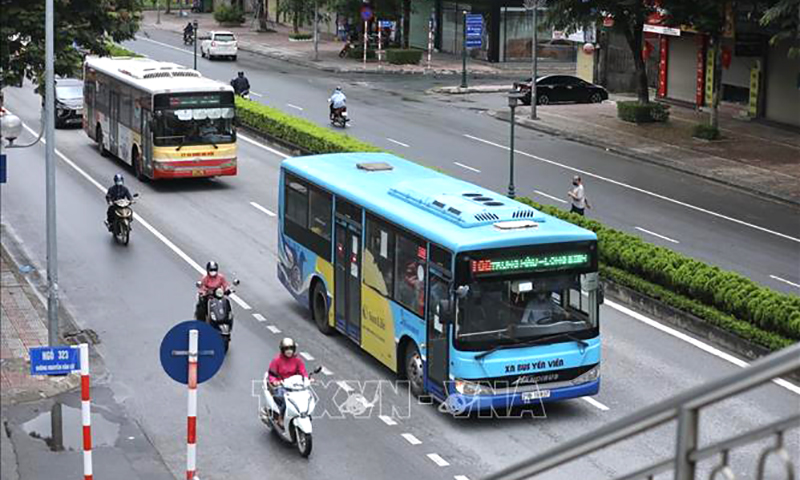 Thực hiện Luật Trật tự, an toàn giao thông đường bộ: Doanh nghiệp vướng như "gà mắc tóc"