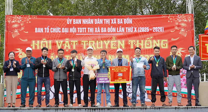 Đội vật phường Quảng Long giành giải nhất toàn đoàn hội vật TX. Ba Đồn