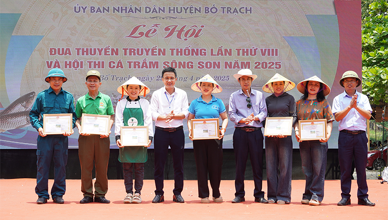 Bố Trạch: Sôi nổi hội thi cá trắm sông Son