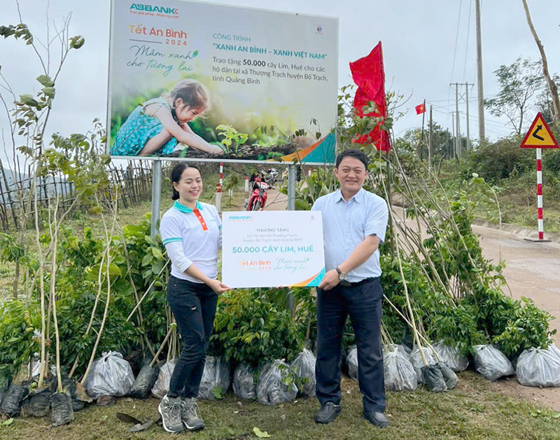 Tận tụy phục vụ bà con dân bản