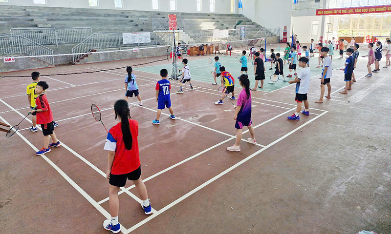 Nơi cầu lông trẻ 