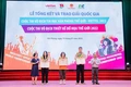 Phần thưởng của nữ sinh xem sách là bạn