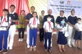 Trao 1.500 con giống gia cầm cho học sinh nghèo vượt khó vùng ven biển