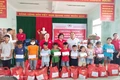 Trao tặng 135 suất quà cho người dân nghèo thôn Sa Trầm