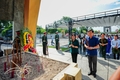 Nguyên Phó Chủ tịch Thường trực Quốc hội Tòng Thị Phóng dâng hương tưởng niệm các anh hùng liệt sĩ tại Quảng Trị