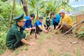 Hoạt động tình nguyện “Nâng bước đoàn viên vùng khó” 