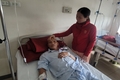 Trao hơn 18 triệu đồng cho ông Trần Đường bị ung thư xương quai hàm