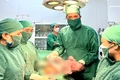 Kịp thời cứu sống sản phụ người Lào
