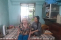 Chông chênh đường đến trường của cô bé mồ côi