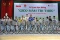 Trao học bổng “Gieo mầm tri thức” cho học sinh gặp hoàn cảnh khó khăn tại Quảng Trị