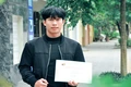 Phần thưởng của nữ sinh xem sách là bạn