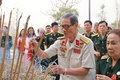 Phó Bí thư Thường trực Tỉnh ủy Nguyễn Đăng Quang thăm chiến sĩ, thanh niên xung phong, dân công hỏa tuyến tham gia Chiến dịch Điện Biên Phủ
