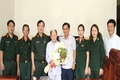 Chỉ huy trưởng Bộ CHQS tỉnh, Đại tá Nguyễn Hữu Đàn thăm, tặng quà cựu chiến sĩ Điện Biên