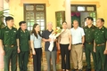 Trưởng Ban Tuyên giáo Tỉnh ủy Hồ Đại Nam thăm, tặng quà chiến sĩ tham gia Chiến dịch Điện Biên Phủ