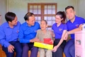 Trưởng Ban Tuyên giáo và Dân vận Tỉnh uỷ Hồ Đại Nam thăm, tặng quà các gia đình Anh hùng lực lượng vũ trang