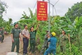 Bàn giao 4 mô hình Dân vận khéo cho các thôn vùng đặc biệt khó khăn