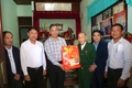Phó Bí thư Thường trực Tỉnh ủy, Chủ tịch HĐND tỉnh Nguyễn Đăng Quang thăm, tặng quà cho các gia đình có công với cách mạng