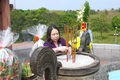 Phó Chủ tịch nước Võ Thị Ánh Xuân dâng hương tại Khu lưu niệm Tổng Bí thư Lê Duẩn