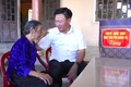 Phó Chủ tịch Thường trực HĐND tỉnh thăm, tặng quà gia đình có công với cách mạng