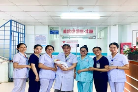 Hành trình nuôi sống em bé chỉ nặng 670 gram