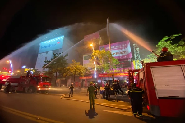 Cứu hỏa ở bên kia biên giới