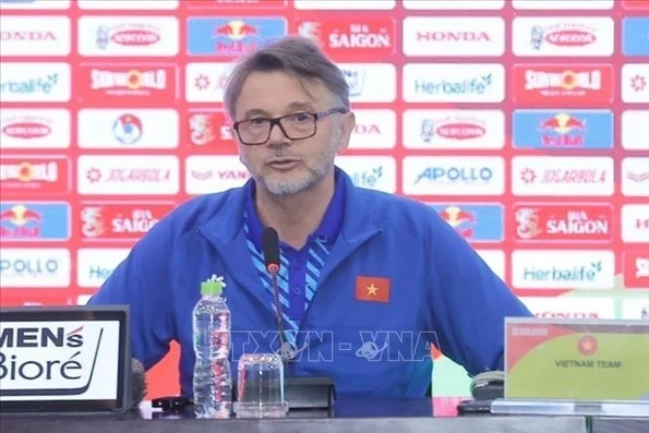 VFF chấm dứt hợp đồng với Huấn luyện viên Philippe Troussier
