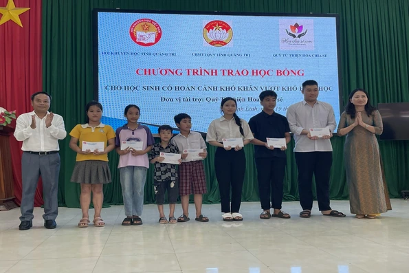 Trao 110 suất học bổng, 20 xe đạp cho học sinh có hoàn cảnh khó khăn ở huyện Vĩnh Linh