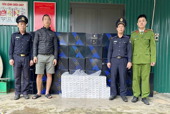Hải quan Quảng Trị: Tạm giữ số lượng lớn rượu, thuốc lá không chứng từ hợp pháp với giá trị 500 triệu đồng