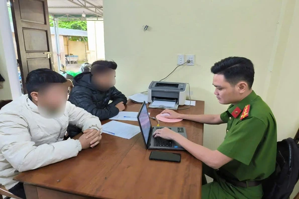 Xác định đối tượng, nguyên nhân vụ 3 thanh niên chặn xe taxi Xanh