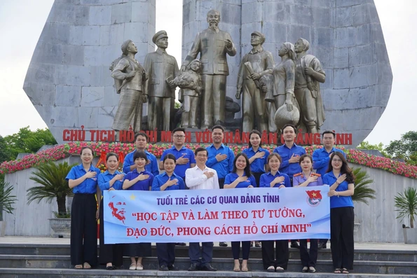 Xung kích, tình nguyện làm theo lời Bác