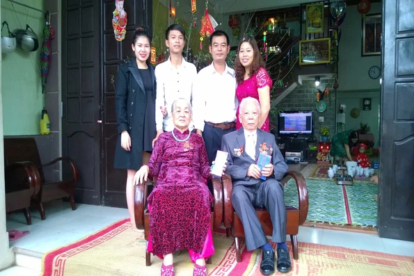 Không còn hai quê...