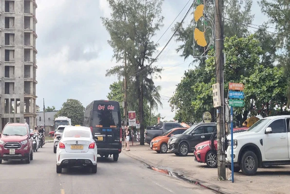 Đường ra biển mùa này...
